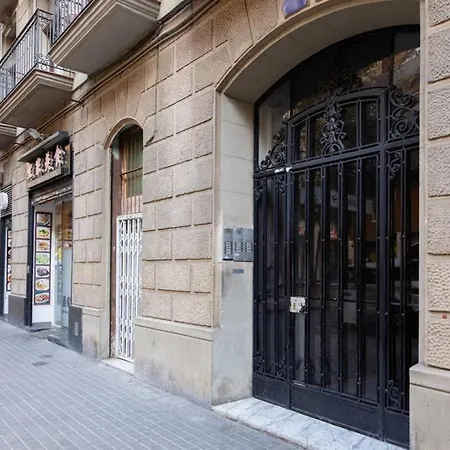 Apartment Piso Nuevo Al Lado De La Sagrada Familia. Barcelona