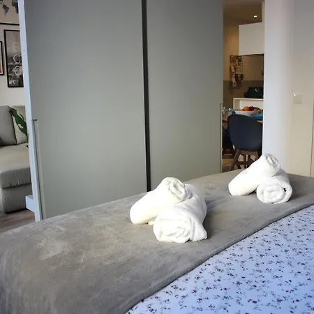 Apartment Piso Nuevo Al Lado De La Sagrada Familia. *