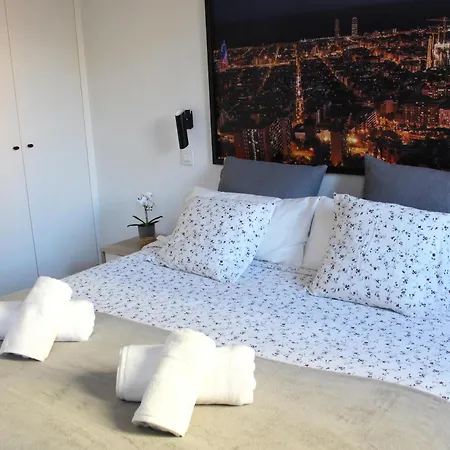 Piso Nuevo Al Lado De La Sagrada Familia. * Barcelona