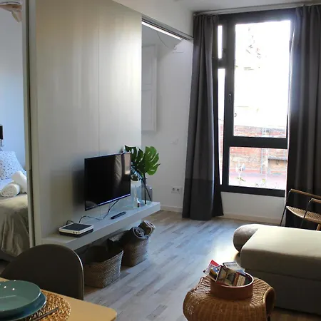 Piso Nuevo Al Lado De La Sagrada Familia.