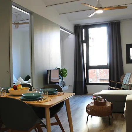Apartment Piso Nuevo Al Lado De La Sagrada Familia.